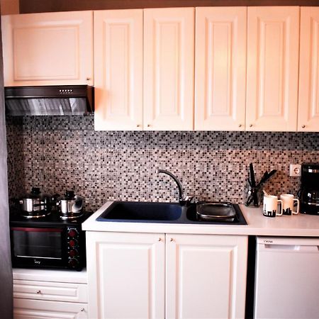 Cozy And Modern Apartment Komotini Bagian luar foto