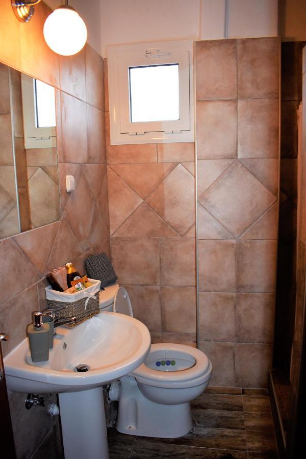 Cozy And Modern Apartment Komotini Bagian luar foto