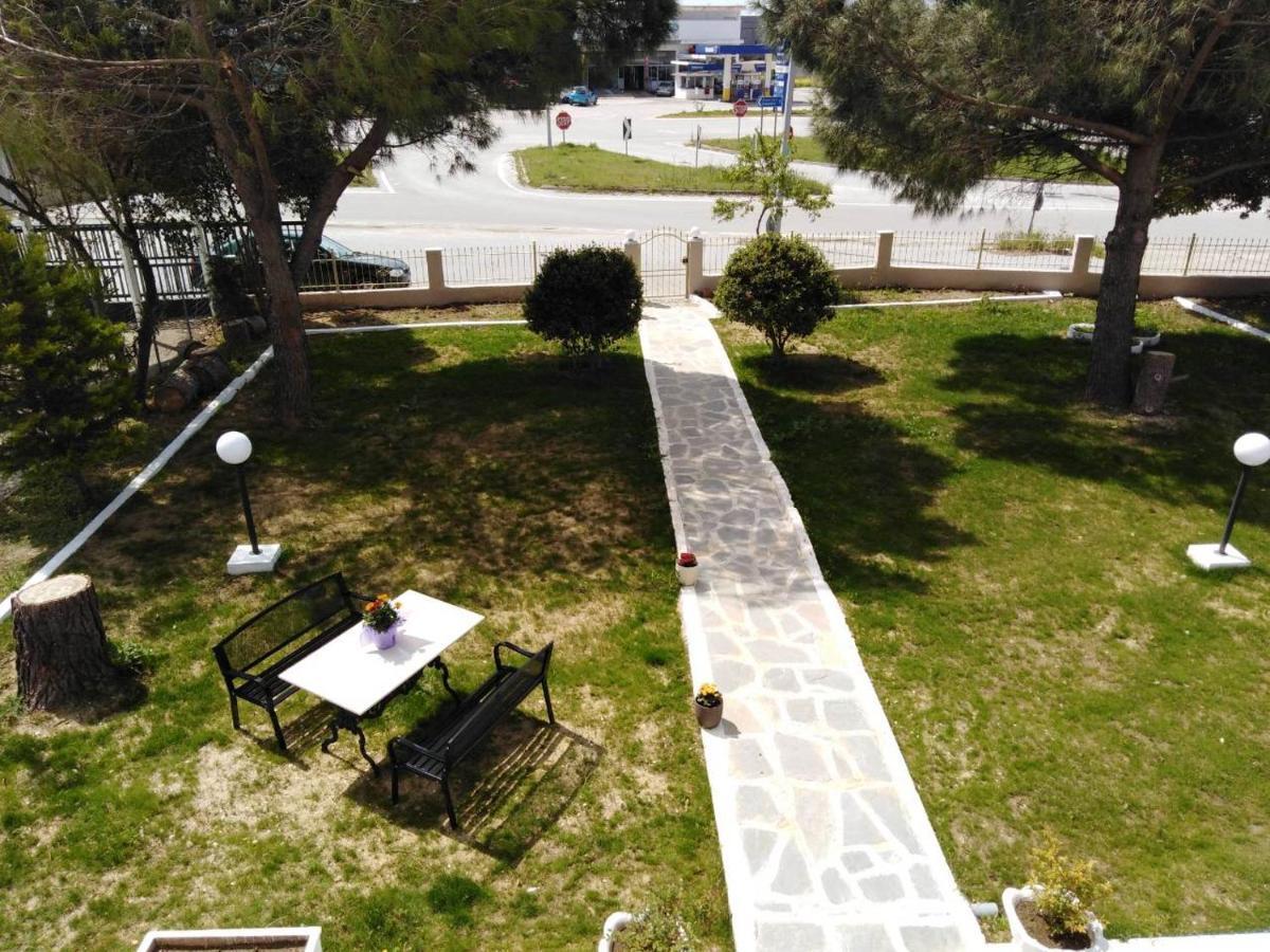 Cozy And Modern Apartment Komotini Bagian luar foto