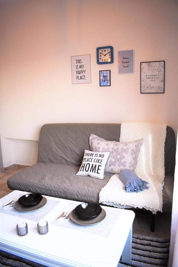 Cozy And Modern Apartment Komotini Bagian luar foto