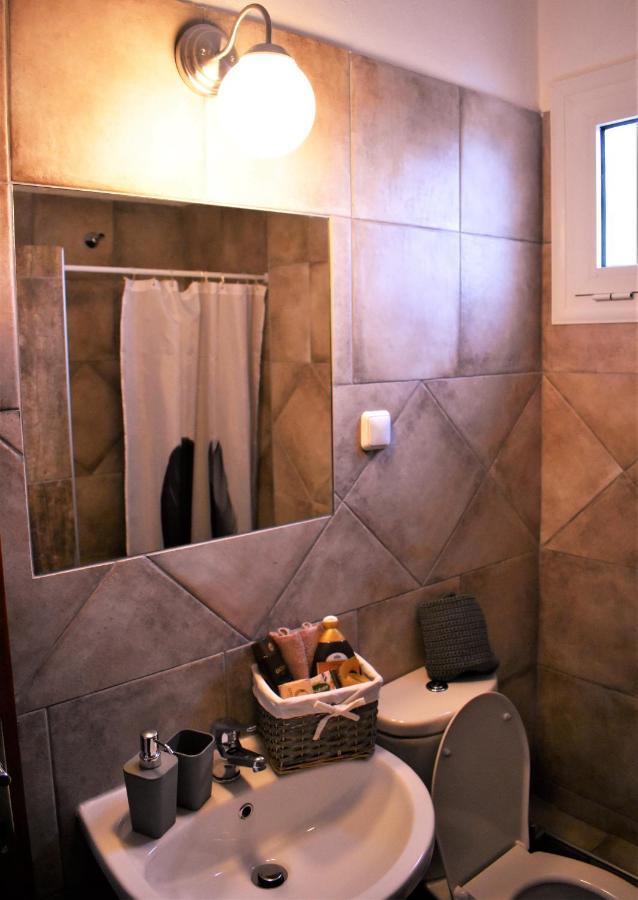 Cozy And Modern Apartment Komotini Bagian luar foto