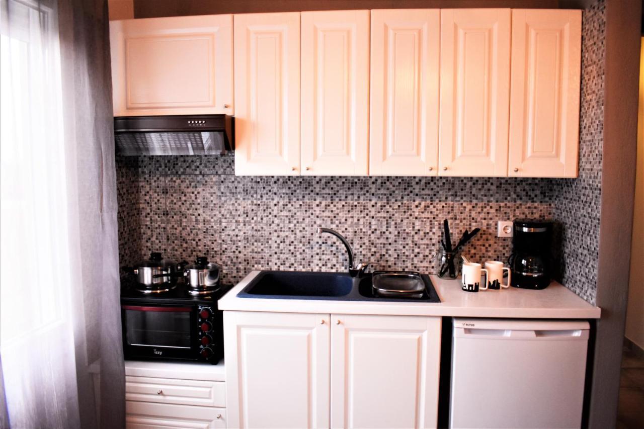 Cozy And Modern Apartment Komotini Bagian luar foto