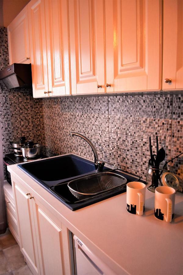 Cozy And Modern Apartment Komotini Bagian luar foto