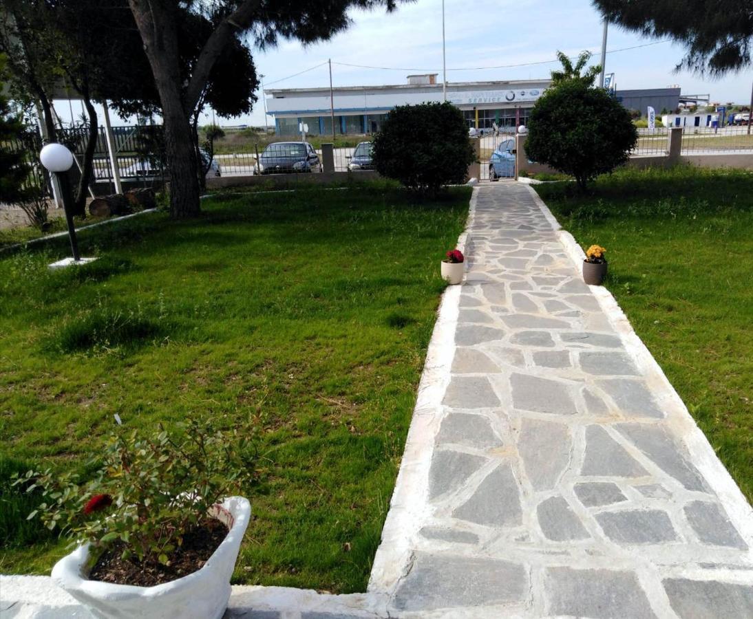 Cozy And Modern Apartment Komotini Bagian luar foto